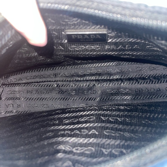 Re-Nylon Prada Re-Edition 2000 mini-bag - Picture 7 of 7
